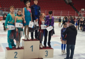 Julia Kadlubek uczennica klasy 7a wraz ze swoim partnerem i 2. miejsce na międzynarodowych zawodach Pavel Roman Memorial 2025 w Ołomuńcu!.