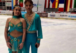 Julia Kadlubek uczennica klasy 7a wraz ze swoim partnerem i 2. miejsce na międzynarodowych zawodach Pavel Roman Memorial 2025 w Ołomuńcu!.