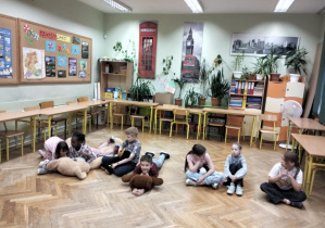 Dzień Pluszowego Misia w świetlicy szkolnej_misiowe zabawy.