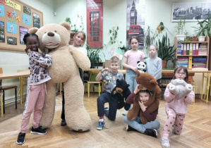 Dzień Pluszowego Misia w świetlicy szkolnej_misiowe zabawy.