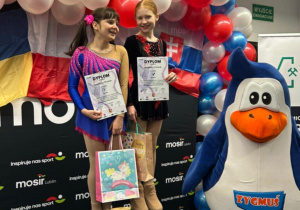 Międzynarodowe Zawody Łyżwiarskie o Puchar Koziołka Lubelskiego_Zuzanna Mucha (9 m-ce) i Matylda Drelich (5 m-ce).