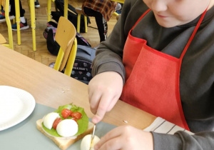 Zdrowe drugie śniadanie w klasie 2b.