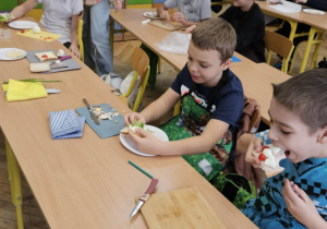 Zdrowe drugie śniadanie w klasie 2b.