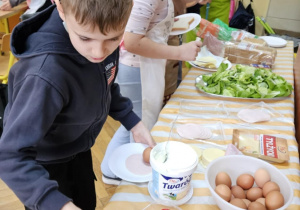 Zdrowe drugie śniadanie w klasie 2b.