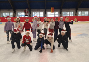 Mikołajki na lodowisku_klasa 3a.