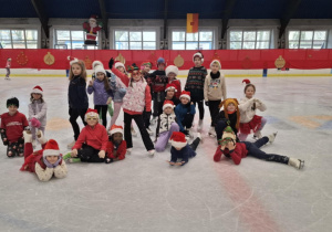 Mikołajki na lodowisku_klasa 1a.