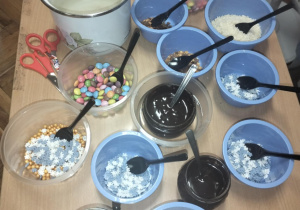 "Przygotowania do Świąt"_materiały dekoracyjne do pierników.