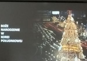 "Przygotowania do Świąt"_fragment prezentacji w wykonaniu uczniów klasy 7b.