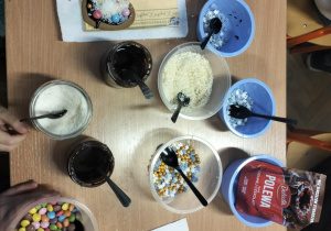 "Przygotowania do Świąt"_materiały dekoracyjne do pierników.