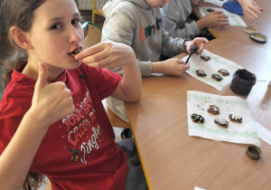 wiąteczna atmosfera w świetlicy szkolnej_dekoracja i degustacja pierników.