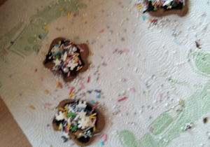 wiąteczna atmosfera w świetlicy szkolnej_dekoracja i degustacja pierników.