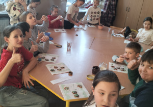 wiąteczna atmosfera w świetlicy szkolnej_dekoracja i degustacja pierników.