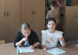 wiąteczna atmosfera w świetlicy szkolnej_dekoracja i degustacja pierników.