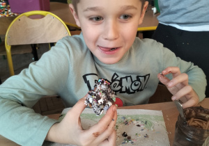 wiąteczna atmosfera w świetlicy szkolnej_dekoracja i degustacja pierników.