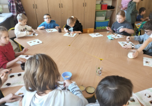 wiąteczna atmosfera w świetlicy szkolnej_dekoracja i degustacja pierników.