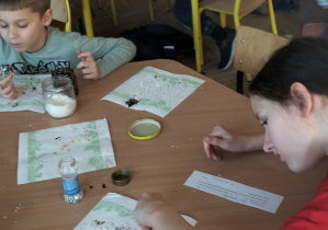 wiąteczna atmosfera w świetlicy szkolnej_dekoracja i degustacja pierników.