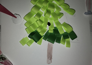 wiąteczna atmosfera w świetlicy szkolnej_twórcza praca świetliczaka_choinka.