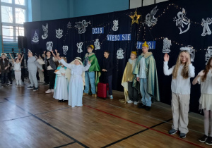 Jasełka Bożonarodzeniowe w wykonaniu wybranych uczniów szkoły.