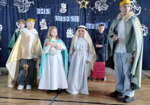 Jasełka Bożonarodzeniowe w wykonaniu wybranych uczniów szkoły.