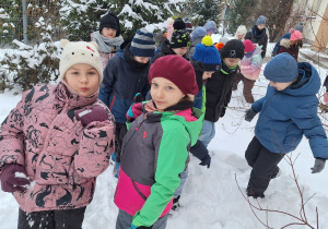 Zimowe szaleństwa na śniegu w klasie 1a.