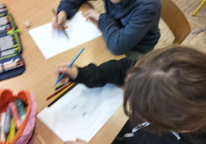 Dzień Babci i Dziadka w świetlicy szkolnej_portret babci/dziadka_twórcza praca świetliczaków.