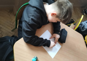 Dzień Babci i Dziadka w świetlicy szkolnej_portret babci/dziadka_twórcza praca świetliczaka.