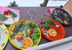 Zimowe witraże i sztuka land art_twórcza praca uczniów klasy 1a.