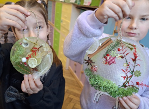 Zimowe witraże i sztuka land art w klasie 1a.