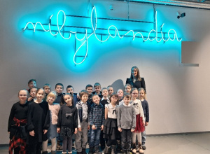 Klasa 1a i spotkanie ze sztuką w teatrze Pinokio.