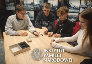 Wizyta uczniów klasy 8b w Instytucie Pamięci Narodowej.