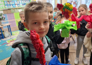 Dzień Babci i Dziadka_kwiaty serca_efekty finalne twórczych prac pierwszaków.