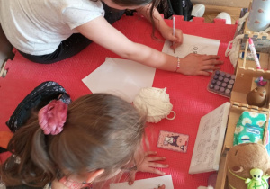 "Dorysuj resztę"_kreatywna praca świeliczaków.