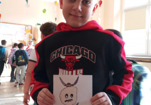 "Dorysuj resztę"_kreatywna praca świeliczaka.