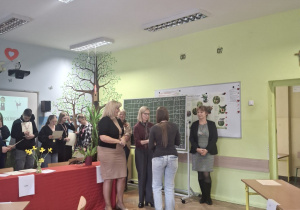 Konkurs Zawodoznawczy "Zawody, jakich mało"_moment wręczenia dyplomów i nagród..