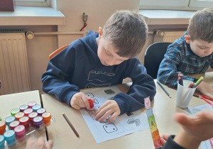 "Ciekawostki moli książkowych"_klasa 1a z wizytą w Wojewódzkiej Bibliotece Publicznej_wykonanie zadań z kart pracy.