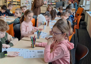 "Ciekawostki moli książkowych"_klasa 1a z wizytą w Wojewódzkiej Bibliotece Publicznej_karty pracy oraz zakładki.