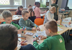 "Ciekawostki moli książkowych"_klasa 1a z wizytą w Wojewódzkiej Bibliotece Publicznej_karty pracy oraz zakładki.