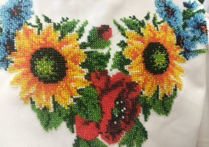 Projekt "Z kulturą mi do twarzy”_świetliczaki poznają kulturę Ukrainy_element stroju.