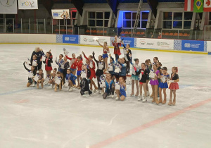 IV Memoriał Marii Olszewskiej - Lelonkiewicz_pamiątkowe zdjęcie wszystkich zawodników.