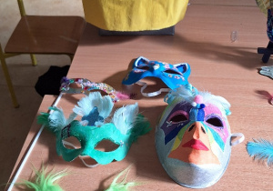 Maski karnawałowe biorące udział w konkursie "Maska Karnawałowa".