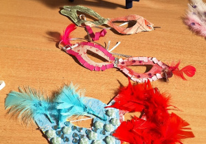 Maski karnawałowe biorące udział w konkursie "Maska Karnawałowa".