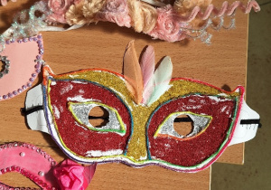 Maski karnawałowe biorące udział w konkursie "Maska Karnawałowa".