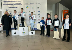 Rayan Włodarczykk (pierwsze od prawej strony)_klasa brązowa.