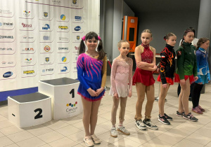 Zuzanna Mucha (pierwsza od lewej) i Daryna Sarzhan (trzecia od lewej).