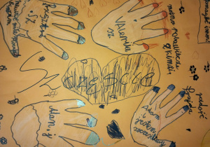 Obchody Międzynarodowego Dnia Szczęścia_twórcze prace świetliczaków.