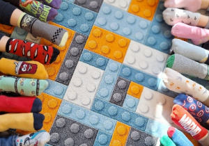 Klasowe obchody Dnia Kolorowej Skarpetki_klasa 1a.