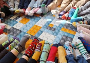 Klasowe obchody Dnia Kolorowej Skarpetki_klasa 1a.