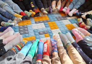 Klasowe obchody Dnia Kolorowej Skarpetki_klasa 1a.