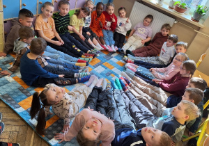 Klasowe obchody Dnia Kolorowej Skarpetki_klasa 1a.