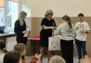 "Czy umiesz mówić po polsku?"_konkurs językowy z okazji Dnia Języka Ojczystego_wręczenie dyplomów i nagród.